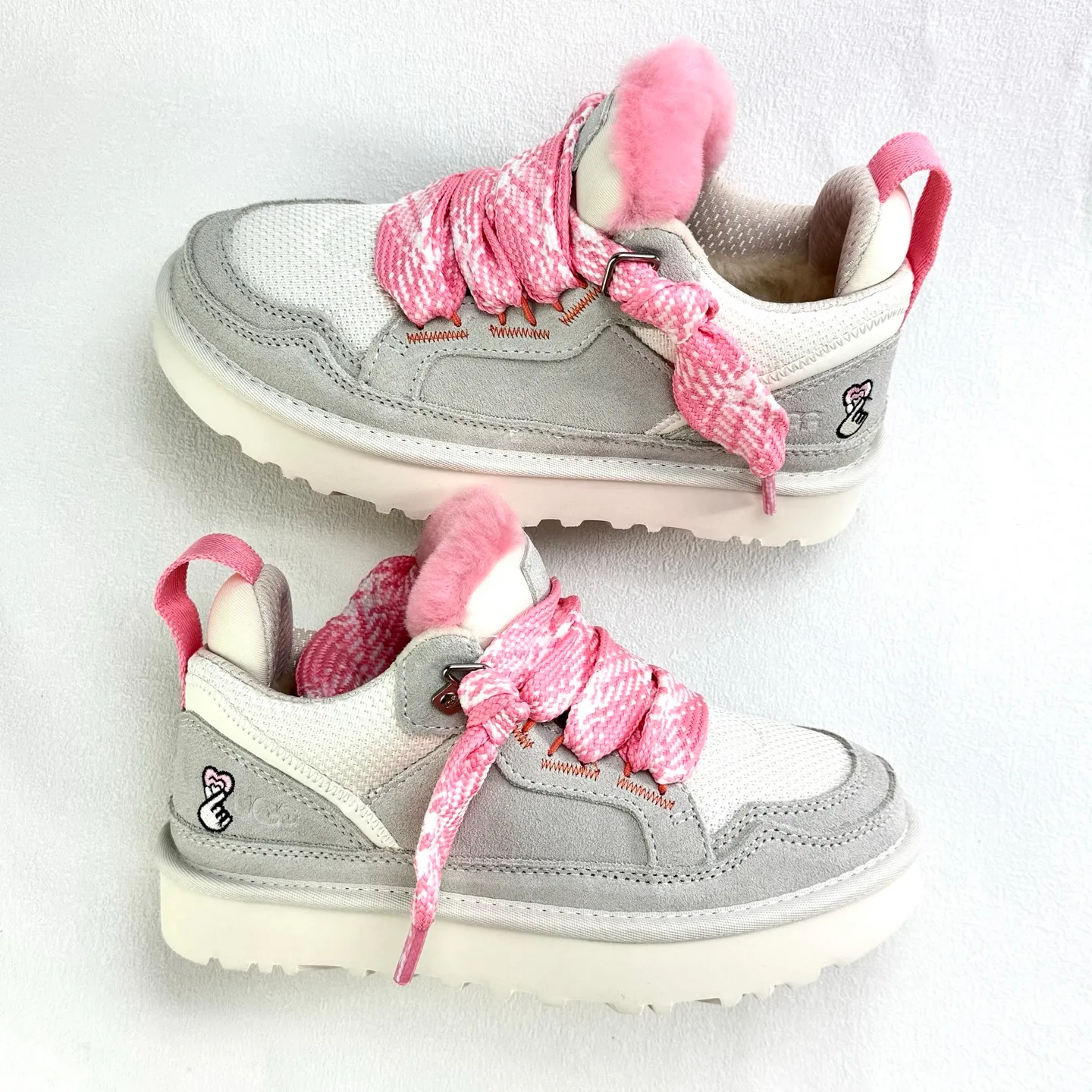 Local 💰600 supports stocking. Platform operation #UGG｜Low top 4032 Mel casual shoes, upper design, recycled ballistic canvas mesh, high-quality suede upper, two-color flat shoelaces. The inner material of the shoe is made of Longfeng sheep fur. The fur lining keeps warm and locks in temperature. The sole material is comfortable Treadlite by #UGG #EVA. Light wing outsole. Size: 35 36 37 38 39 40